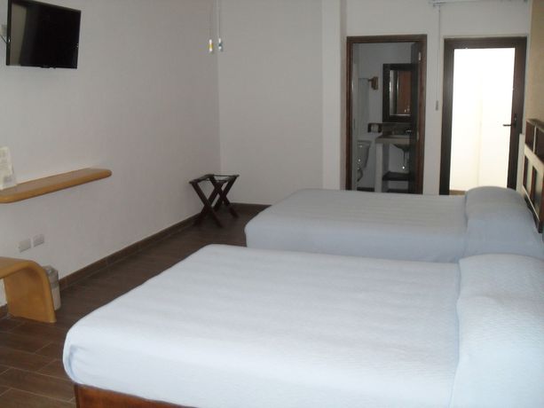 Imagen de la habitación del Hotel Playa Del Rey. Foto 12