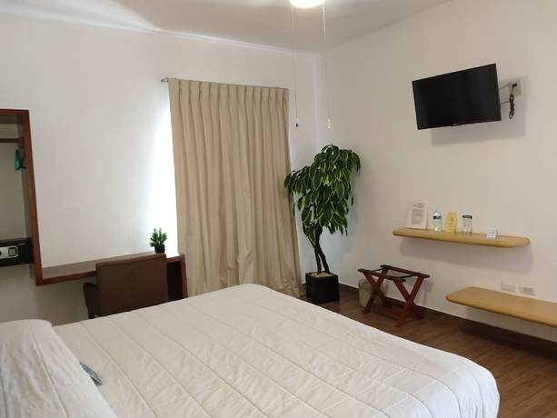 Imagen de la habitación del Hotel Playa Del Rey. Foto 14