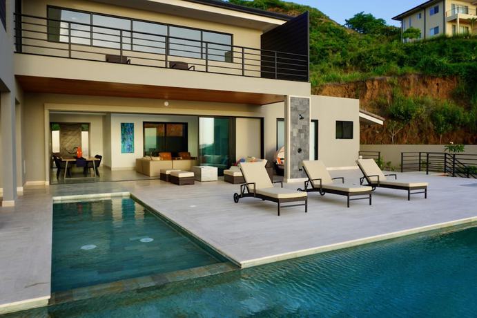 Imagen de la habitación del Hotel Playa Flamingo Beautiful new 5-br Oceanview Villa - Luxury Casa de Iluminacion. Foto 18