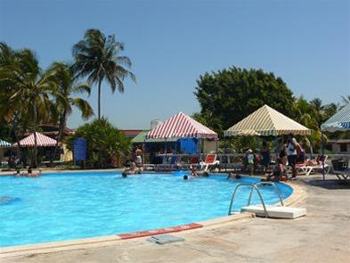 Imagen de la piscina del Hotel Playa Giron. Foto 8