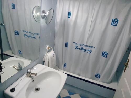 Imagen de la habitación del Hotel Playa Grande, Puerto Mazarr&oacute;n. Foto 9