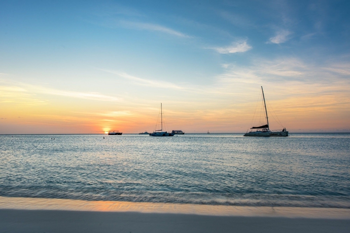 Imagen de los exteriores del Hotel Playa Linda Beach Resort. Foto 6