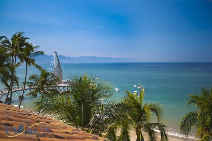 Imagen de los exteriores del Hotel Playa Los Arcos Beach Resort and Spa. Foto 8