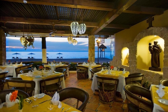 Imagen del bar/restaurante del Hotel Playa Los Arcos Beach Resort and Spa. Foto 2