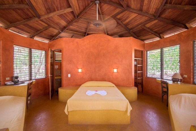 Imagen de la habitación del Hotel Playa Negra. Foto 6