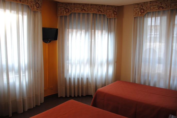 Imagen de la habitación del Hotel Playa Poniente. Foto 3