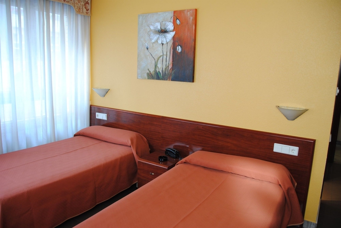 Imagen de la habitación del Hotel Playa Poniente. Foto 5