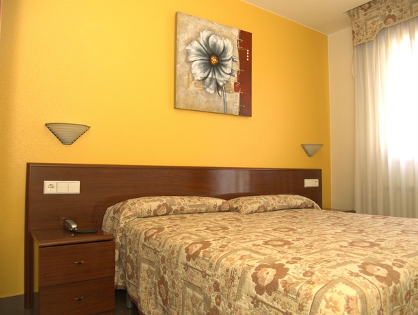 Imagen de la habitación del Hotel Playa Poniente. Foto 8