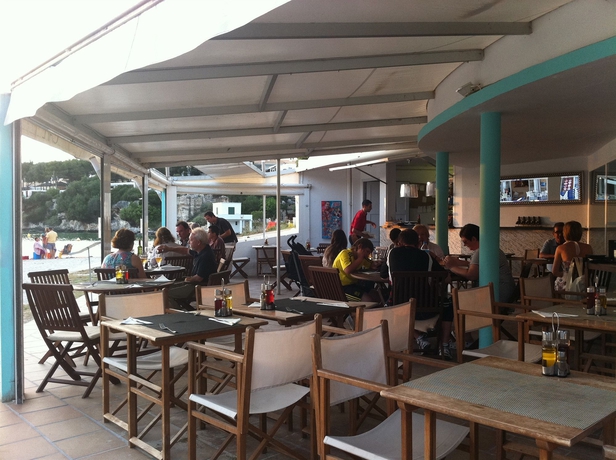 Imagen del bar/restaurante del Hotel Playa Santandria - Adults Only. Foto 4