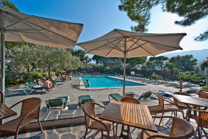 Imagen de la piscina del Hotel Playa Sol, Cadaques. Foto 6