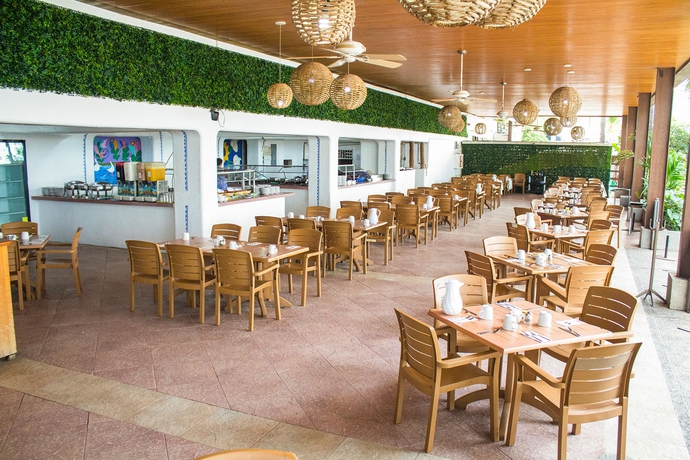 Imagen del bar/restaurante del Hotel Playa Suites. Foto 4