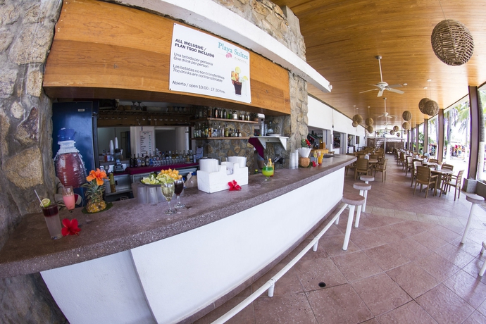 Imagen del bar/restaurante del Hotel Playa Suites. Foto 8