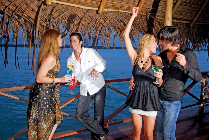 Imagen del bar/restaurante del Hotel Playa Tortuga Beach and Resort. Foto 3