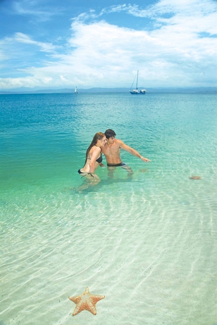 Imagen de los exteriores del Hotel Playa Tortuga Beach and Resort. Foto 7