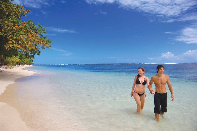 Imagen de los exteriores del Hotel Playa Tortuga Beach and Resort. Foto 9