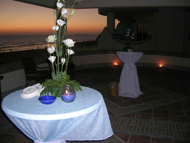 Imagen de los exteriores del Hotel Playa Victoria. Foto 3