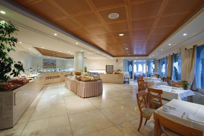 Imagen del bar/restaurante del Hotel Playa Victoria. Foto 2