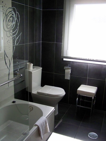 Imagen de la habitación del Hotel Playa de Estorde. Foto 14