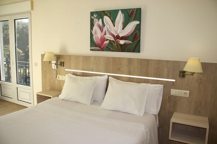 Imagen de la habitación del Hotel Playa de Lago. Foto 8