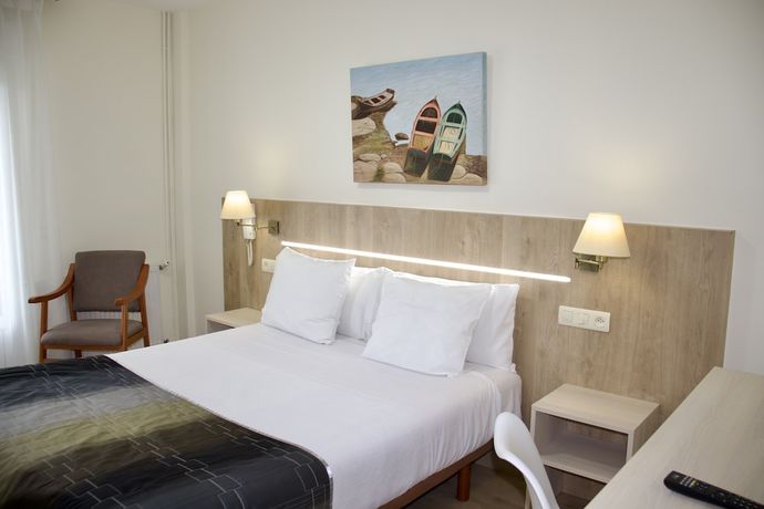 Imagen de la habitación del Hotel Playa de Lago. Foto 9