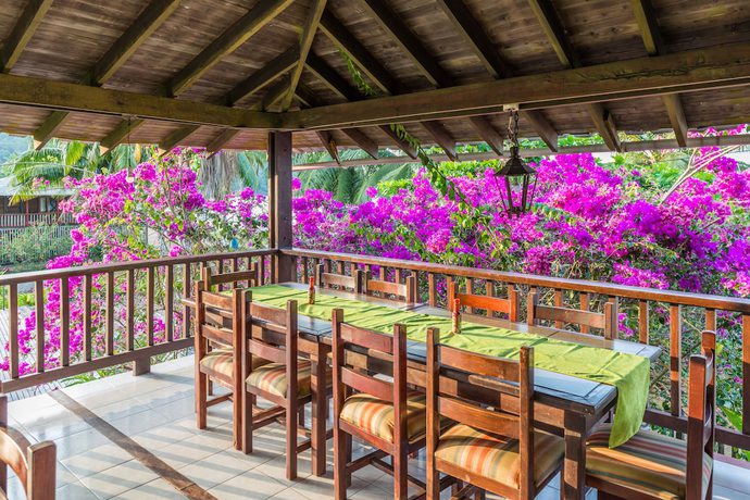 Imagen del bar/restaurante del Hotel Playa de Oro Lodge. Foto 2