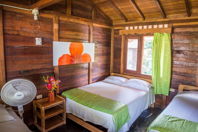 Imagen de la habitación del Hotel Playa de Oro Lodge. Foto 15