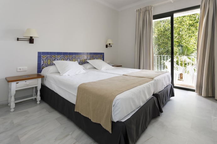 Imagen de la habitación del Hotel Playa de la Luz. Foto 3