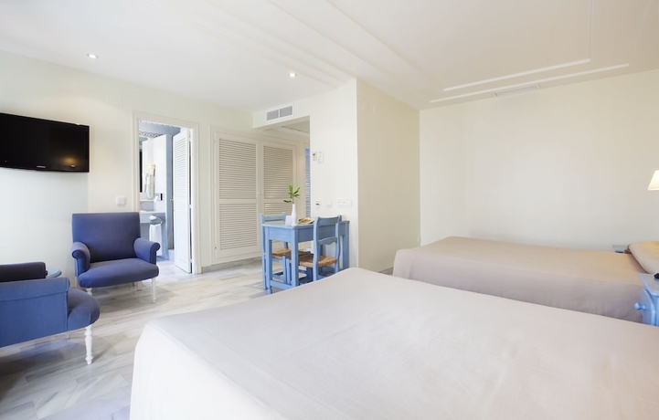 Imagen de la habitación del Hotel Playa de la Luz. Foto 5