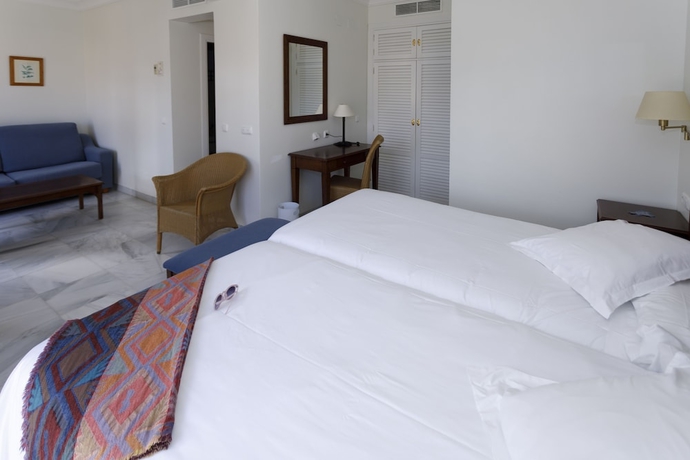 Imagen de la habitación del Hotel Playa de la Luz. Foto 6