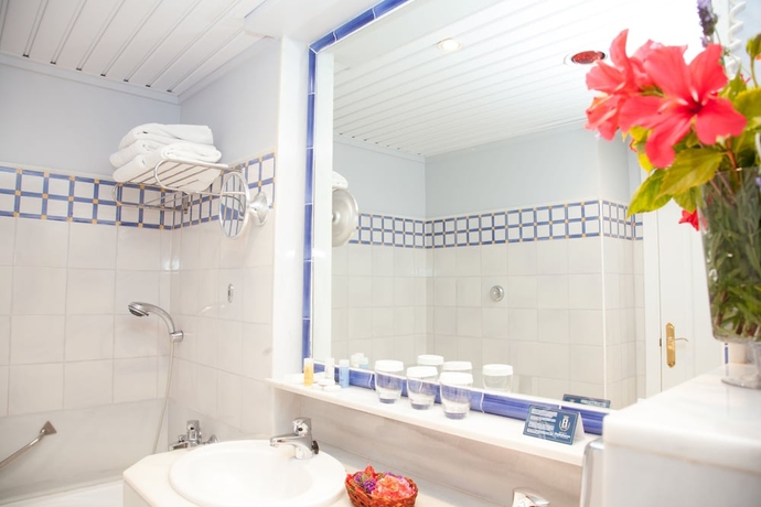 Imagen de la habitación del Hotel Playa de la Luz. Foto 7