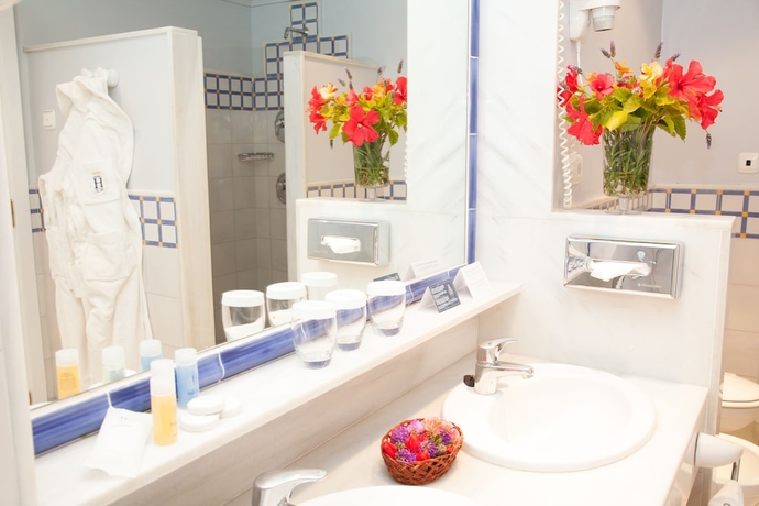 Imagen de la habitación del Hotel Playa de la Luz. Foto 8