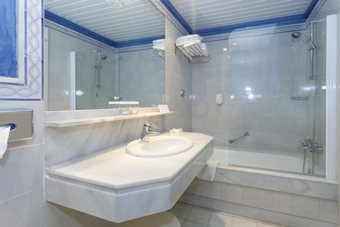 Imagen de la habitación del Hotel Playa de la Luz. Foto 12