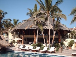 Imagen de la piscina del Hotel Playa del Sol los Cabos. Foto 7