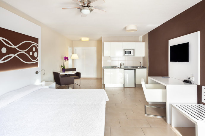 Imagen de la habitación del Hotel PlayaOlid. Foto 23