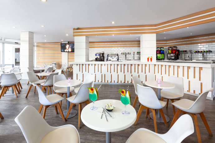 Imagen del bar/restaurante del Hotel PlayaOlid. Foto 3