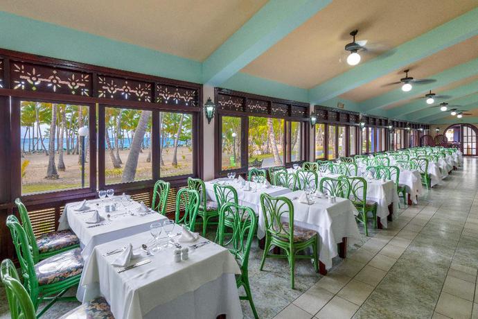 Imagen del bar/restaurante del Hotel Playabachata. Foto 2