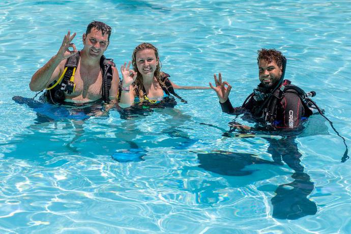 Imagen de la piscina del Hotel Playabachata. Foto 19