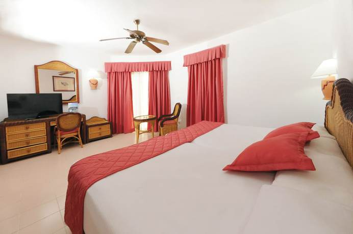 Imagen de la habitación del Hotel Playabachata. Foto 7