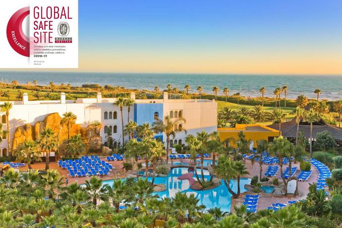 Imagen de los exteriores del Hotel Playaballena Aquapark & Spa. Foto 8