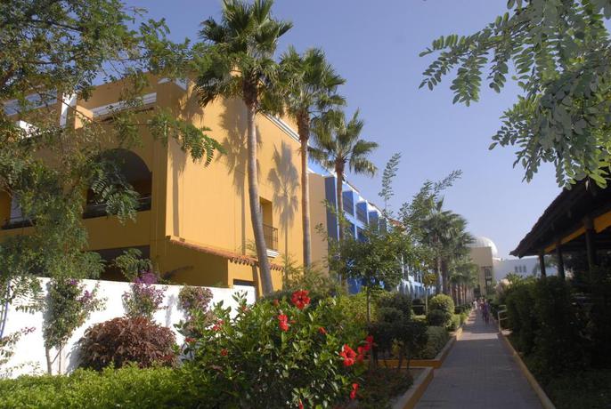 Imagen de los exteriores del Hotel Playaballena Aquapark & Spa. Foto 12