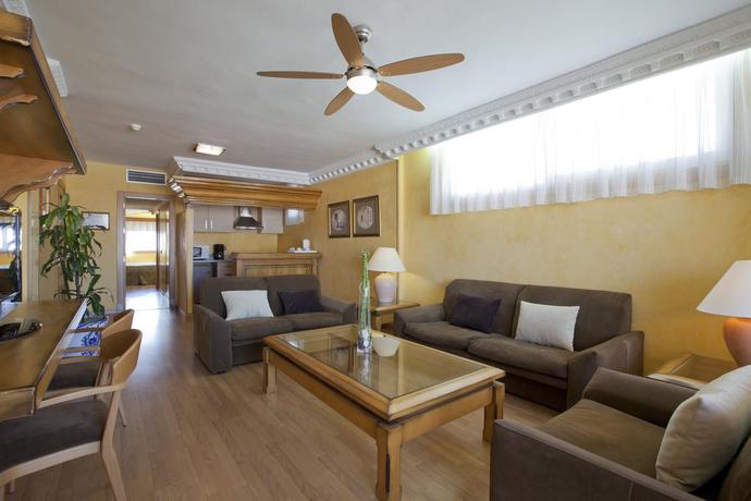 Imagen de la habitación del Hotel Playacapricho. Foto 4