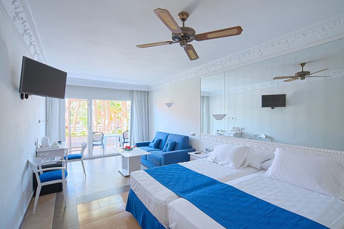 Imagen de la habitación del Hotel Playacapricho. Foto 6