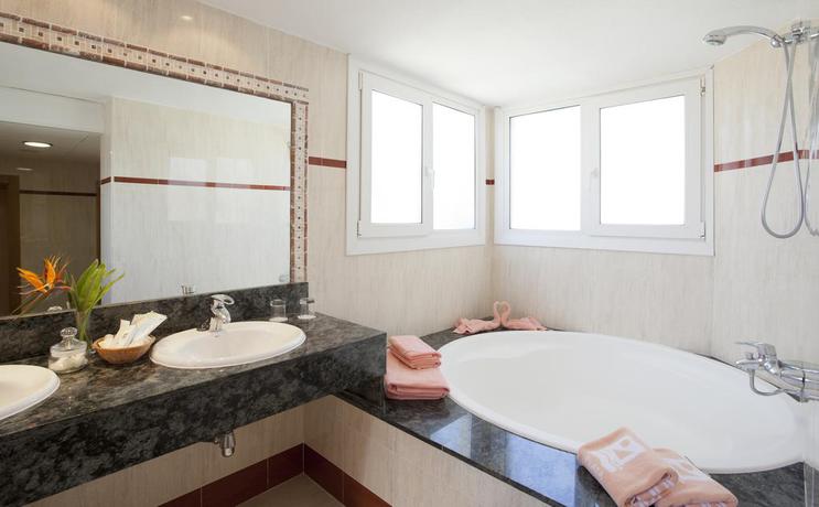 Imagen de la habitación del Hotel Playacapricho. Foto 11