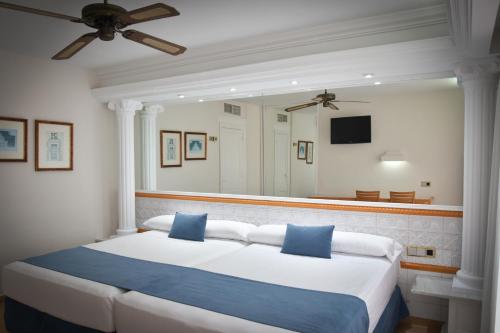 Imagen de la habitación del Hotel Playacapricho. Foto 5