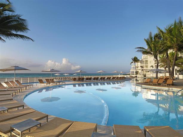 Imagen de la piscina del Hotel Playacar Palace All Inclusive. Foto 9