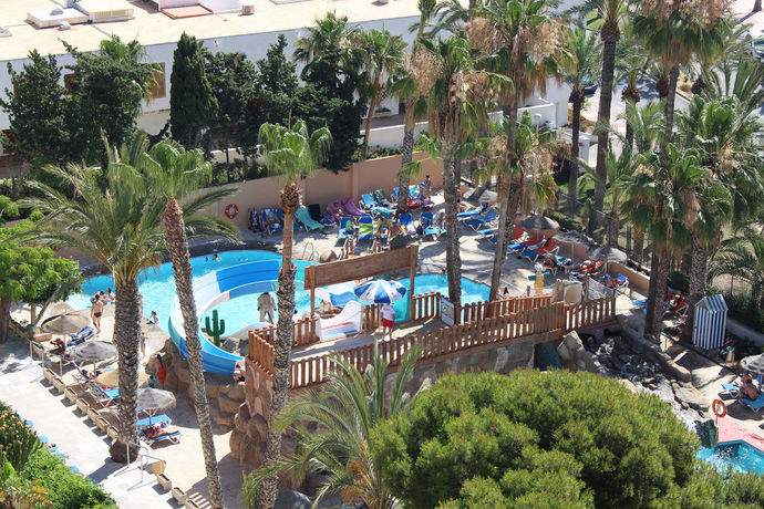 Imagen de los exteriores del Hotel Playadulce. Foto 9