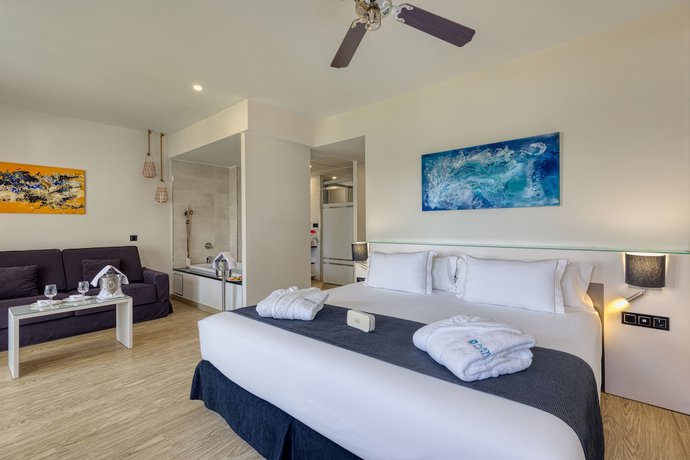 Imagen de la habitación del Hotel Playadulce. Foto 6