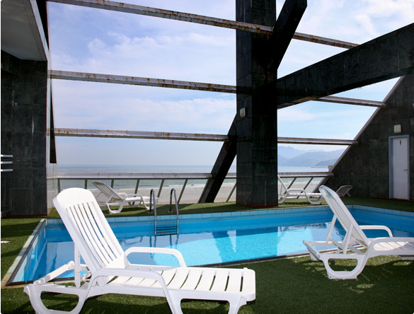 Imagen de la piscina del Hotel Playamar, Laredo. Foto 11