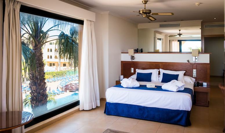 Imagen de la habitación del Hotel Playamarina Spa. Foto 8