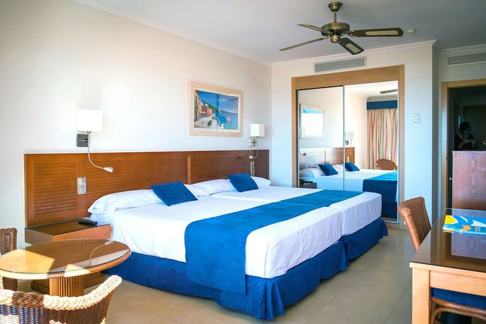 Imagen de la habitación del Hotel Playamarina Spa. Foto 10
